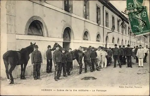 Ak Vernon Eure, Scene de la vie militaire, le Pansage