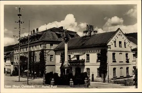 Ak Lam im Bayerischen Wald Oberpfalz, Gasthof und Hotel Post, Maibaum