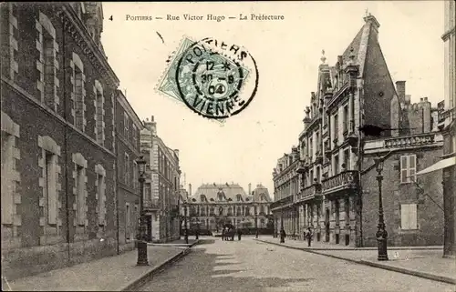 Ak Poitiers Vienne, Rue Victor Hugo, La Prefecture