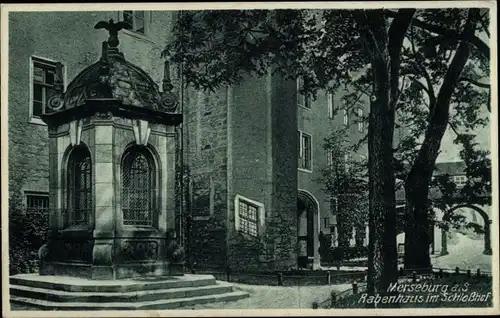 Ak Merseburg an der Saale,  Rabenhaus im Schlosshof