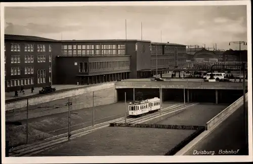 Ak Duisburg im Ruhrgebiet, Bahnhof, Straßenbahn, Brücke