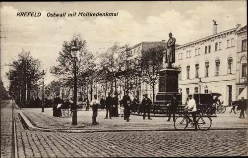 Ak Krefeld, Ostwall, Partie am Moltke Denkmal, Straßenverkehr