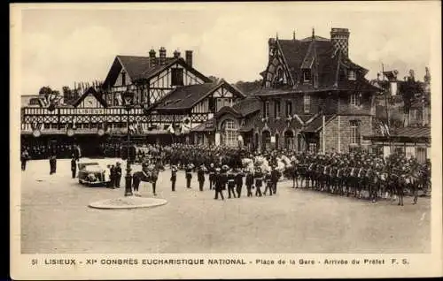 Ak Lisieux Calvados, XI Congres Eucharistique National, Place de la Gare, Arrivee du Prefet