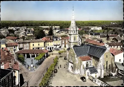 Ak Rouillé Vienne, La Place, Luftbild