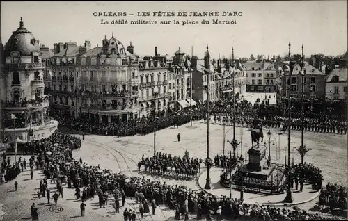 Ak Orléans Loiret, Les Fetes de Jeanne d'Arc, defile militaire sur la place du Martroi