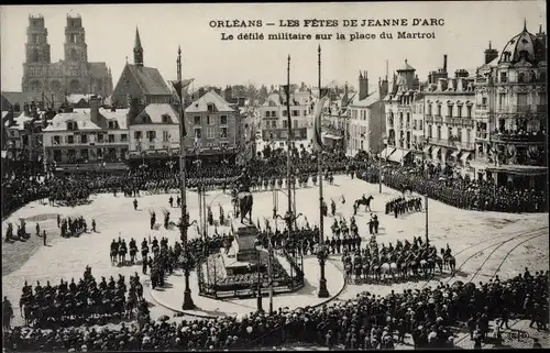 Ak Orléans Loiret, Les Fetes de Jeanne d'Arc, defile militaire sur la place du Martroi