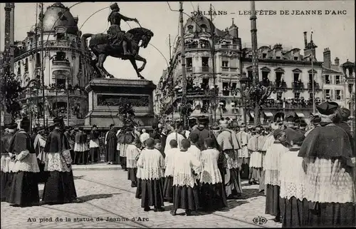 Ak Orléans Loiret, Les Fetes de Jeanne d'Arc, au pied de la statue