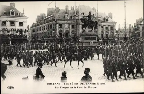 Ak Orléans Loiret, Les Fetes de Jeanne d'Arc, les Troupes sur la Place du Martroi