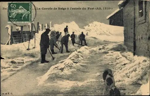 Ak Ballon d'Alsace Vosges, La Corvee de Neige a l'entree du Fort