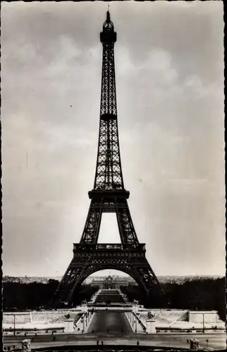 Ak Paris VII, La Tour Eiffel, Eiffelturm, L'Ecole Militaire