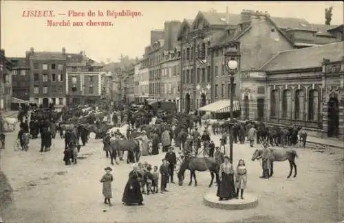 Ak Lisieux Calvados, Place de la Republique, Marche aux chevaux