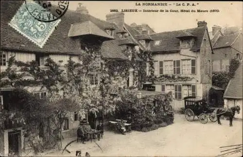 Ak Lisieux Calvados, Interieur de la Cour, Hotel du Maure