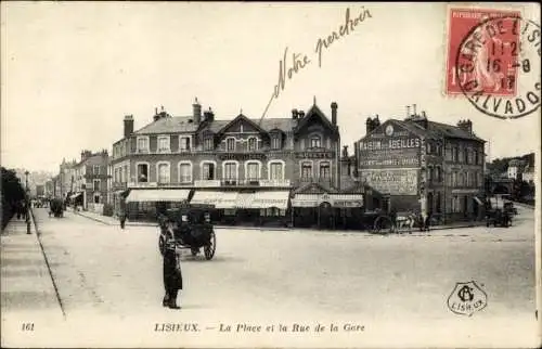 Ak Lisieux Calvados, La Place et la Rue de la Gare