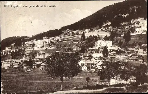 Ak Leysin Kt. Waadt Schweiz, vue générale de la ville et du Viaduc