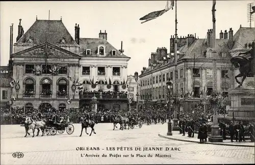 Ak Orléans Loiret, Les Fetes de Jeanne d'Arc, l'arrivee du Prefet sur la Place du Martroi