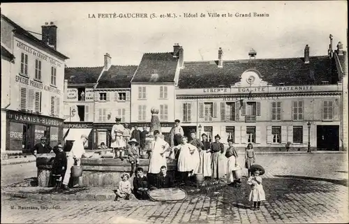 Ak La Ferté Gaucher Seine et Marne, Hotel de Ville, Le Grand Bassin