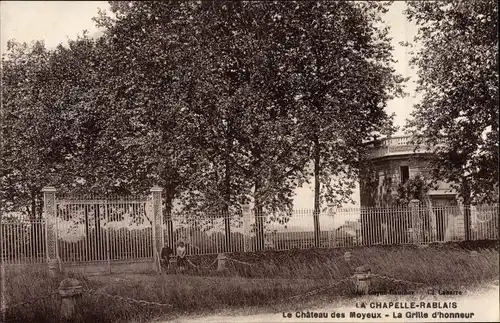 Ak La Chapelle Rablais Seine et Marne, Le Chateau des Moyeux, La Grille d'honneur