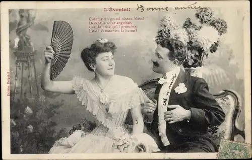 Ak L'Eventail, Frau mit Fächer, Korsett, Mann im Frack
