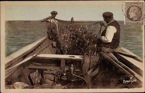 Ak Pecheurs de Sardines, Fischer mit gefangenen Fischen