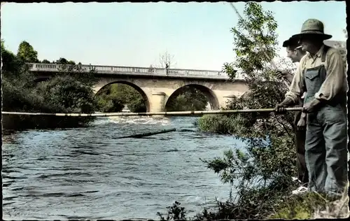 Ak Montmédy Lothringen Meuse, Le Pont sur la Chiers, les Pecheurs
