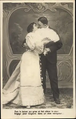 Ak Küssendes Liebespaar, Fächer