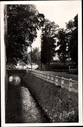 Ak Villiers sur Marne Val de Marne, Les Douves du Chateau