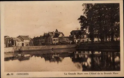 Ak Conches Eure, La Grande Mare vers l'Hotel de la Grande Mare