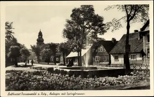 Ak Frauenwald am Rennsteig Ilmenau in Thüringen, Anlagen, Springbrunnen