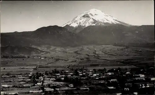 Foto Ak Mexiko, Gesamtansicht einer Stadt, Bergmassiv