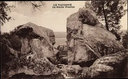 Ak Le Vaudoué Seine-et-Marne, La Roche Fendue