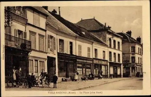 Ak Vieils Maisons Aisne, La Place, cote Nord