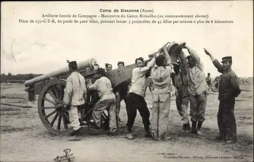 Ak Sissonne Aisne, Artillerie lourde de Campagne, Manoueuvre du Canon Rimailho, piece de 155 CTR