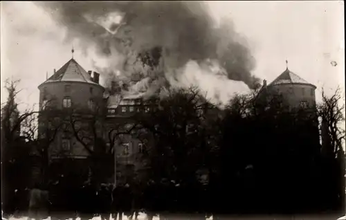 Foto Ak Stuttgart am Neckar, Altes Schloss, Brand