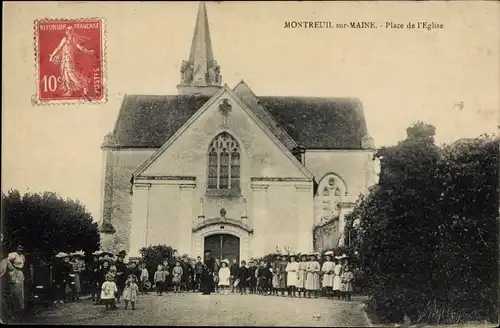 Ak Montreuil sur Maine Maine-et-Loire, Place de l'Eglise