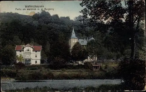 Ak Waltershausen in Thüringen, Partie am Waldteich mit dem Burgberg