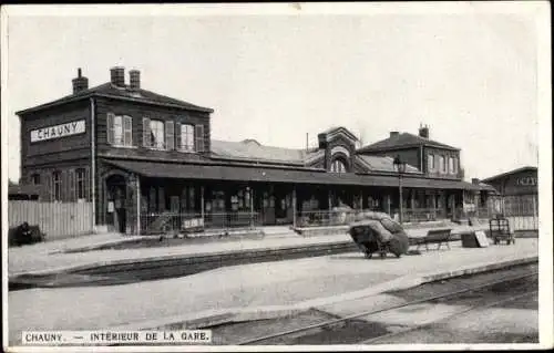 Ak Chauny Aisne, La Gare, interieur