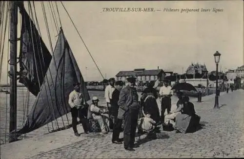 Ak Trouville sur Mer Calvados, Pecheurs preparant leurs lignes