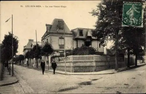 Ak Luc sur Mer Calvados, La rue Victor Hugo