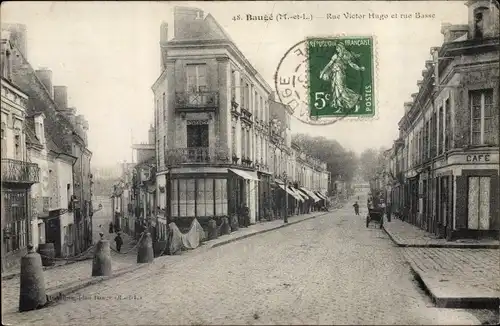 Ak Baugé Maine et Loire, Rue Victor Hugo et rue Basse