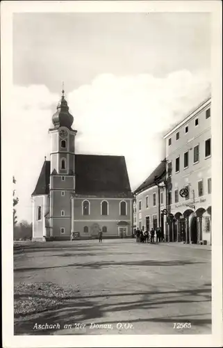 Ak Aschach an der Donau Oberösterreich, Kirche, Straßenpartie