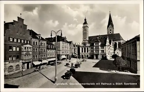 Ak Ingolstadt an der Donau Oberbayern, Gouvernementsplatz mit Rathaus, Sparkasse