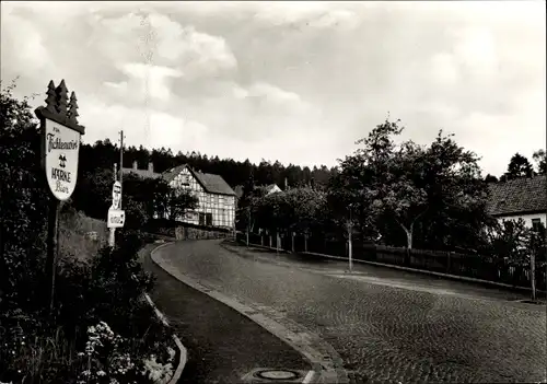 Ak Osterwald Garbsen in Niedersachsen, Straßenpartie, Gasthaus Zum Fichtenwirt