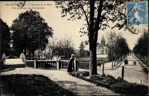 Ak Verneuil Eure, L'Avenue de la Gare, Vue prise sur les Promenades