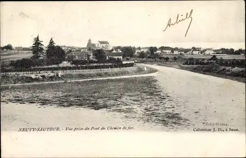 Ak Neuvy Sautour Yonne, Vue prise du Pont de Chemin de fer