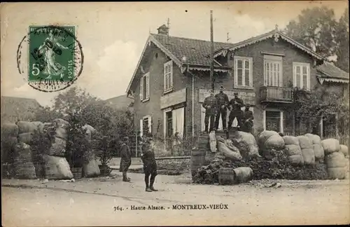 Ak Montreux Vieux Altmünsterol Elsass Haut Rhin, Französische Soldaten, Geschäftshaus