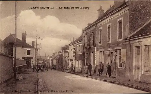 Ak Clefs Maine et Loire, Le Milieu du Bourg