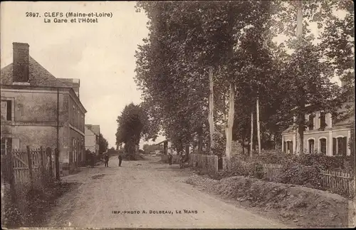 Ak Clefs Maine et Loire, La Gare, L'Hotel