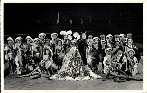 Ak C.H. Schäfers Zirkus Stadt Liliput, Liliputaner, München Solln, Memlingstraße 11, Kostüme