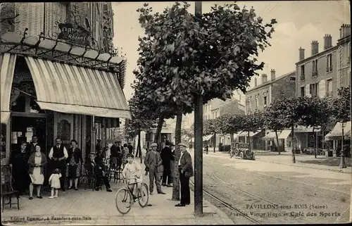 Ak Pavillons sous Bois Seine-Saint-Denis, Avenue Victor Hugo et Cafe des Sports