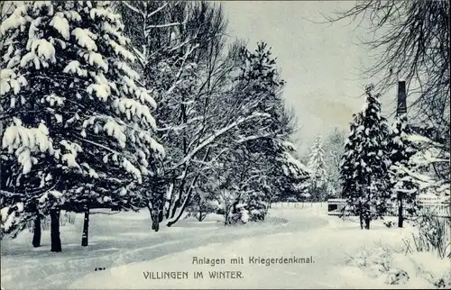 Ak Villingen Schwenningen im Schwarzwald, Anlagen mit Kriegerdenkmal, Winter